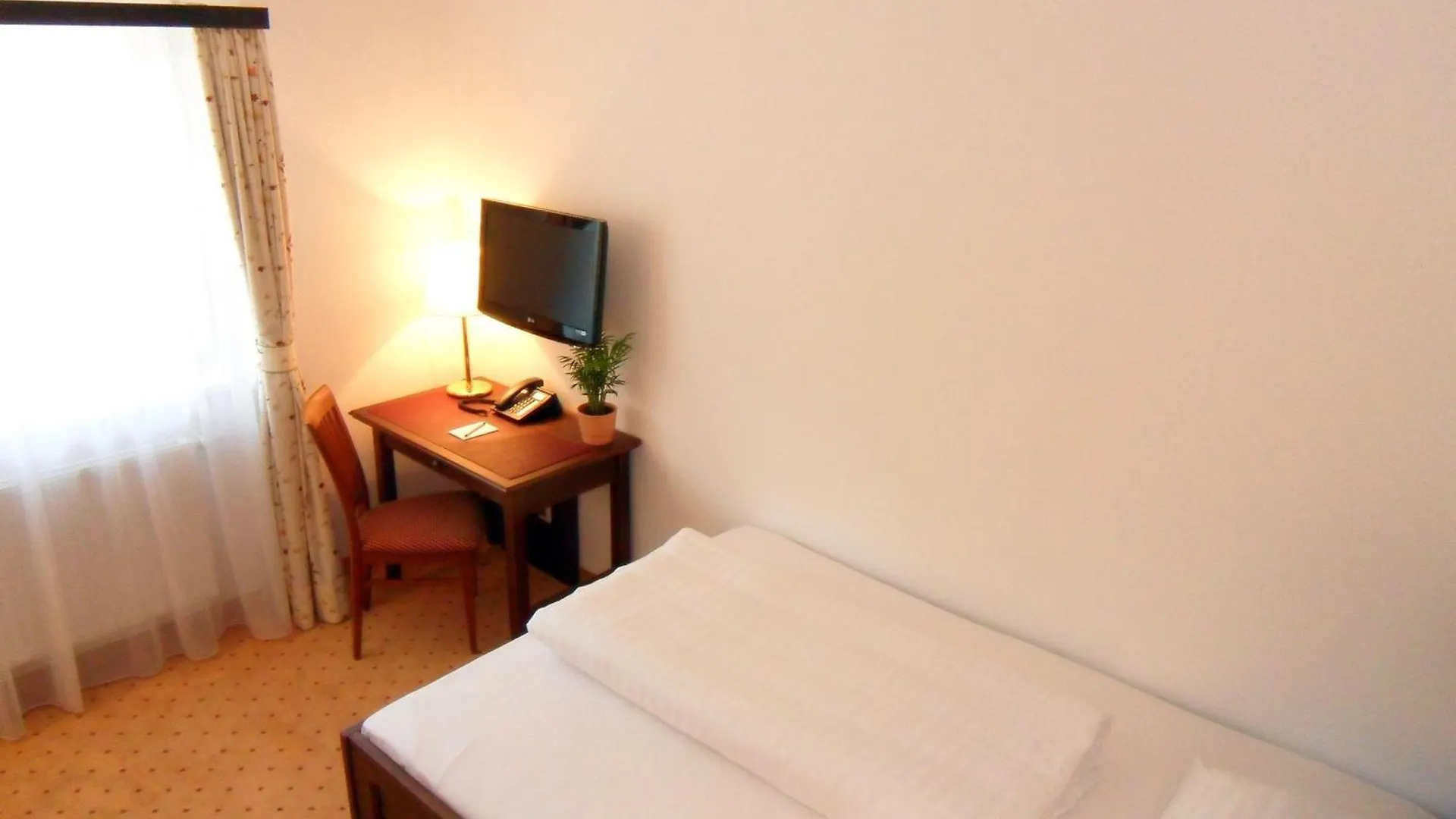 Hotel Gasthof Der Jagerwirt Bergheim 3*,  Austria
